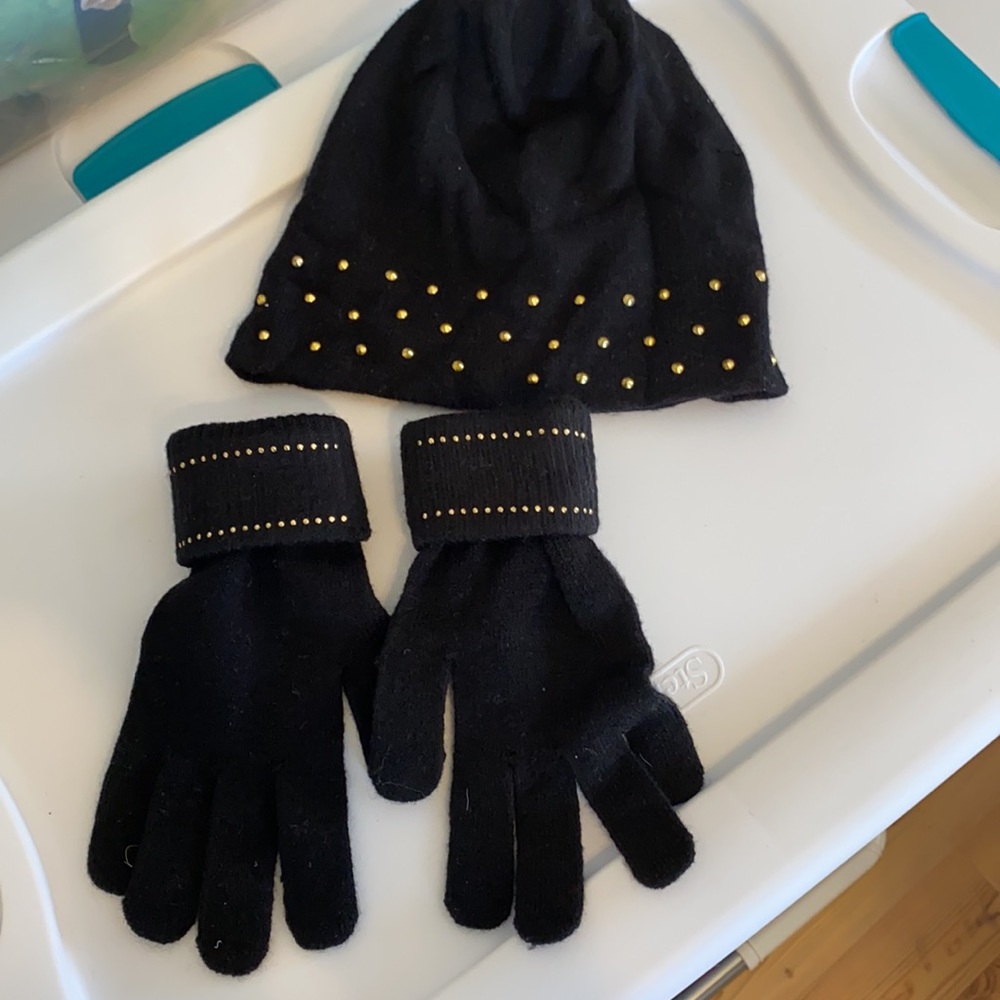 Zara beanie and gloves set